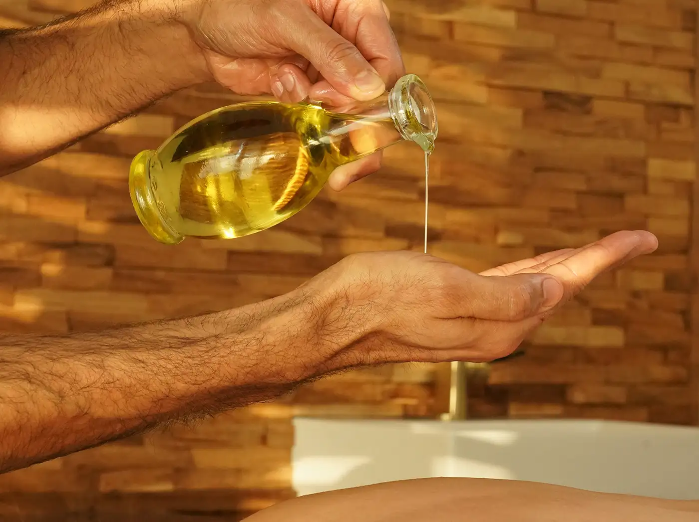 Massage in der Schwangerschaft in Leipzig: sanfte Rückenmassage bei RELAX plus