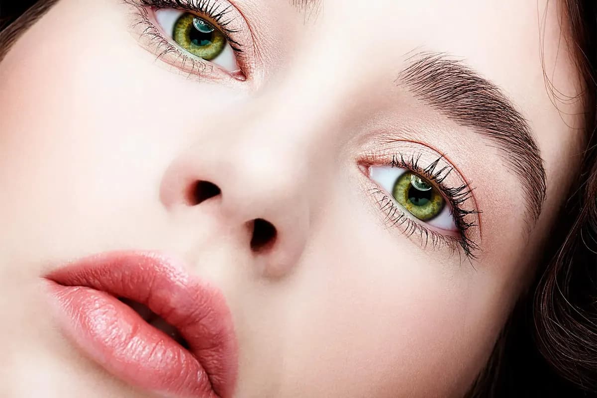 Wimpernlifting Leipzig: Nahaufnahme geschwungener Wimpern nach dem Lifting