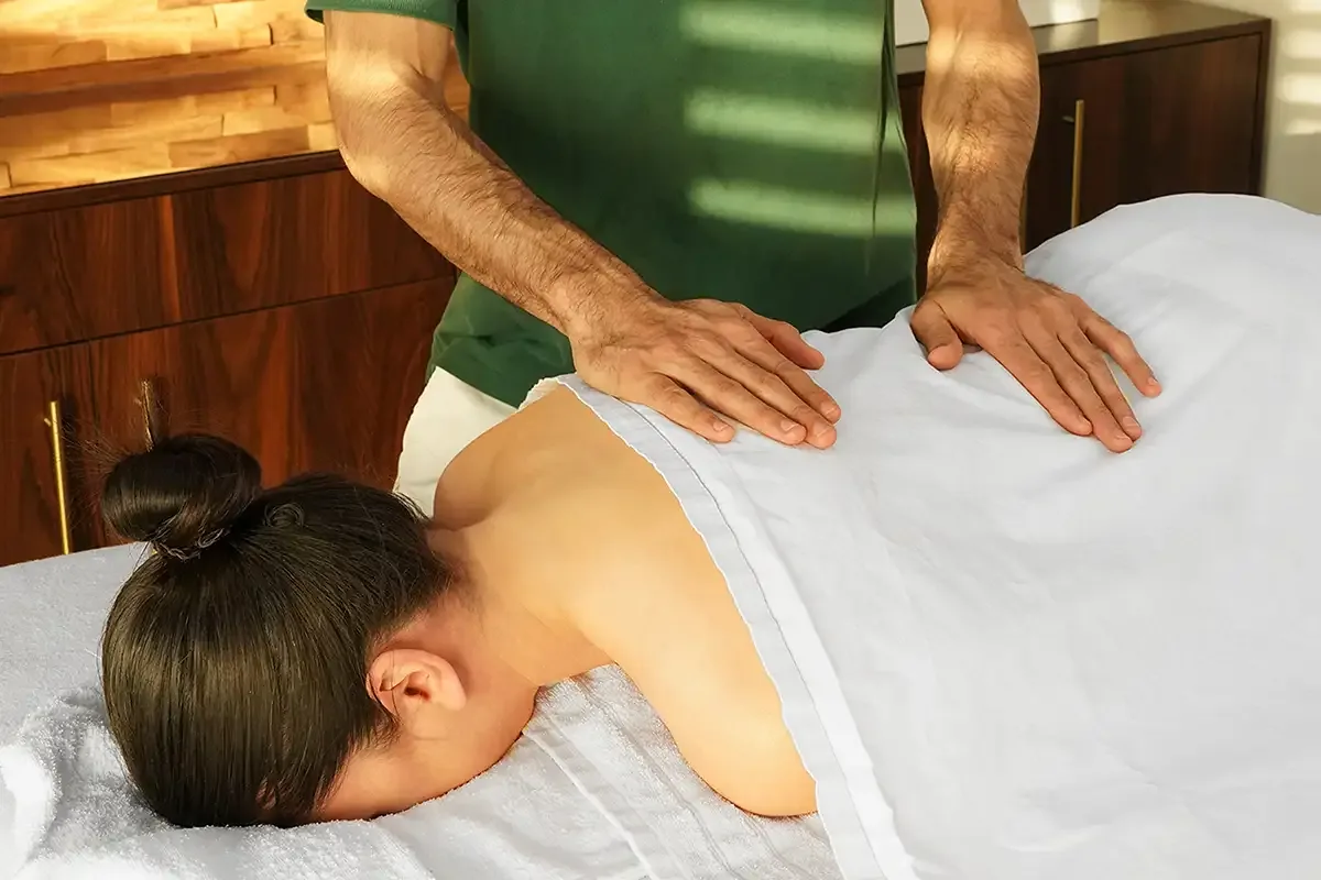 Klassische Massage bei RELAX plus in Leipzig: was eine Massage kostet und wie lange sie dauert
