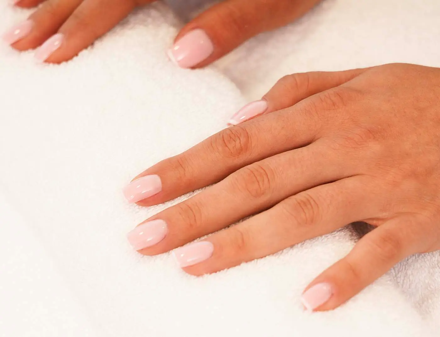 Nägel der Kundin nach einer Maniküre