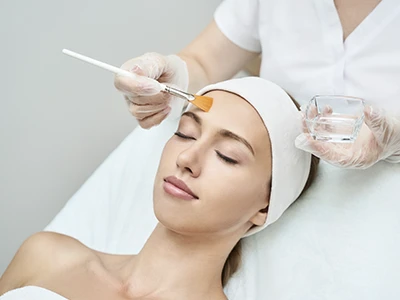 Kosmetikbehandlungen, Chemisches Peeling von Relax plus Wellness Lounge aus Leipzig