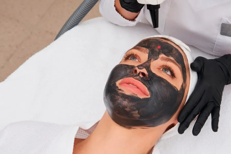 Kosmetikbehandlungen, Carbonlaserpeeling von Relax plus Wellness Lounge aus Leipzig